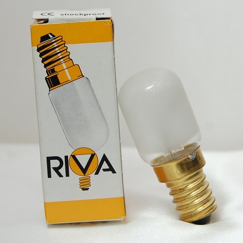 Photo d'une ampoule à vis culot E14 de 15W et 235V, mesurant 22mm de diamètre et 57mm de long.