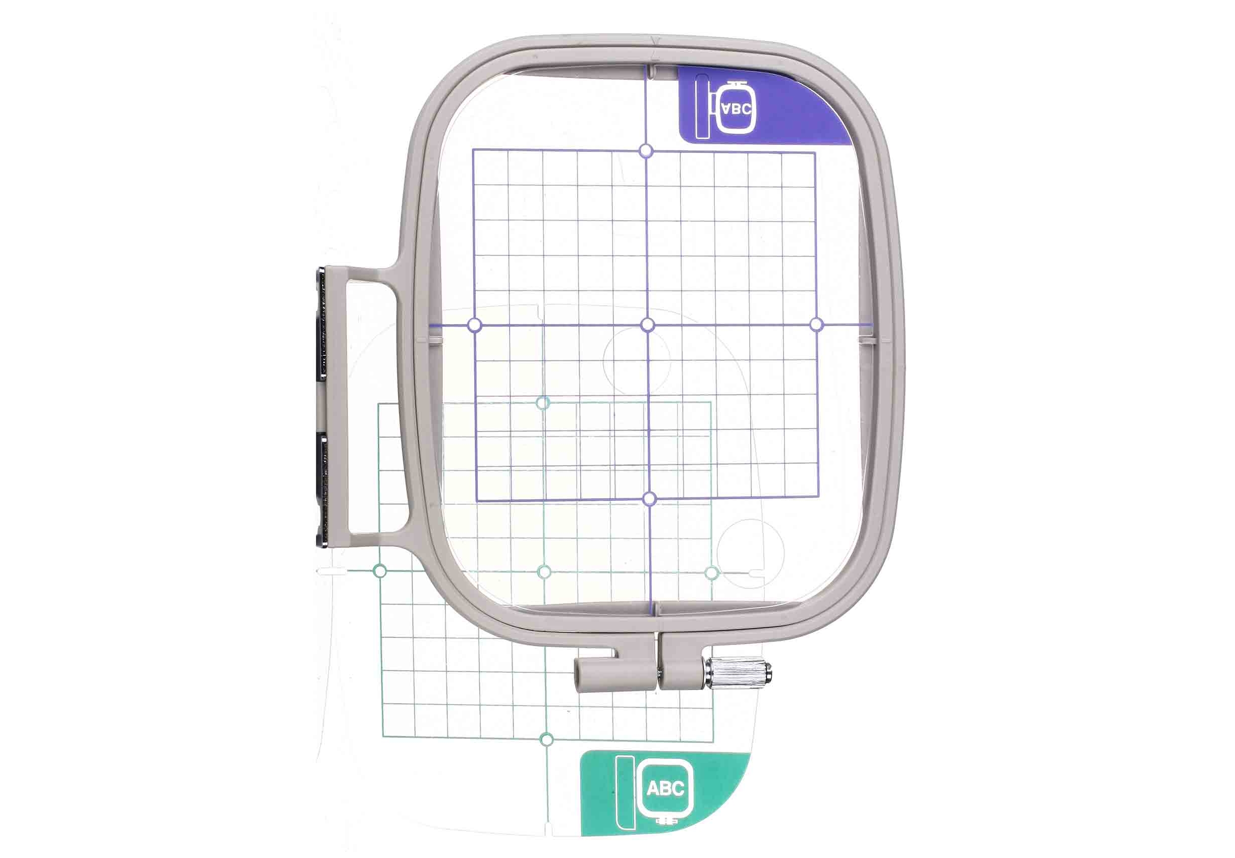 Cadre à broder Sew Tech de 10x10 cm pour machines Brother, montrant ses repères de positionnement.