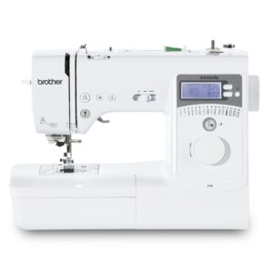 Machine à coudre électronique Brother Innov-Is A16 blanche sur une table