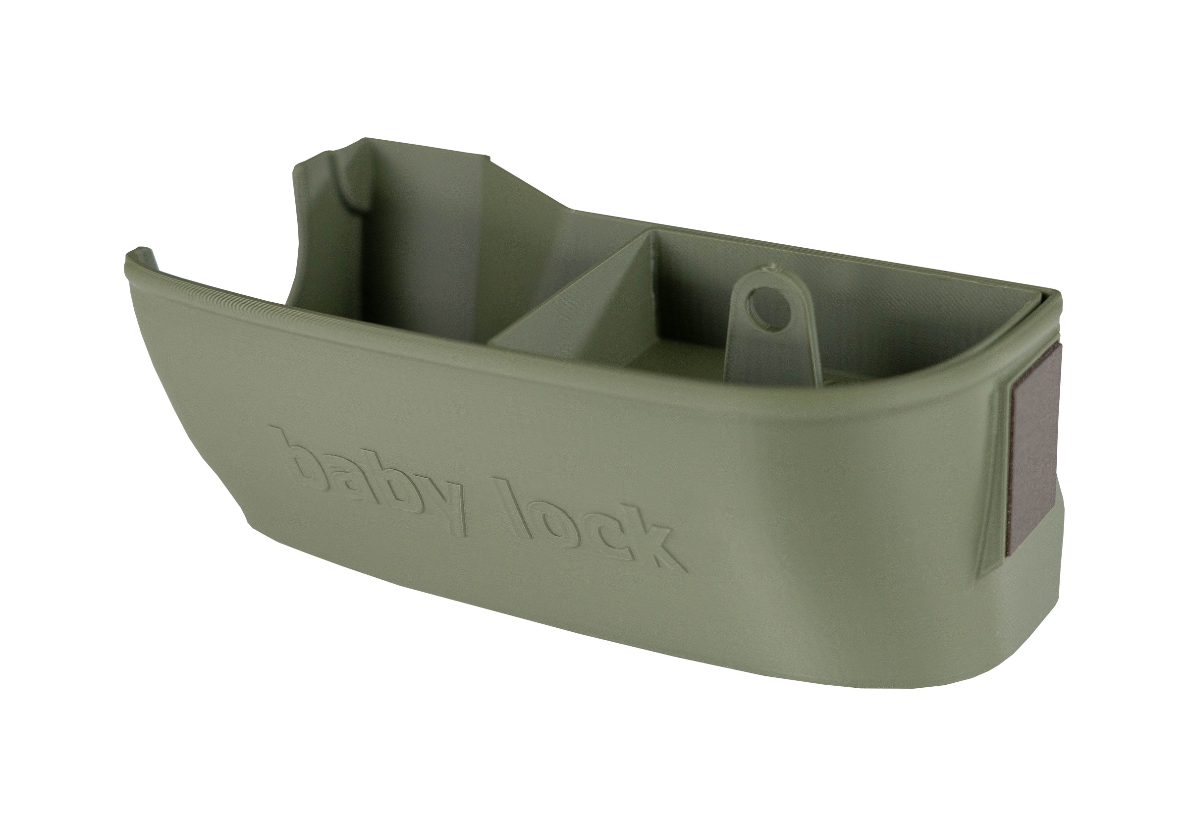 Bac récupérateur de déchets Baby Lock Victory Bac récupérateur de déchets vert olive Baby Lock Victory installé sur la surjeteuse, montrant le bac, le compartiment de rangement et l'aimant.