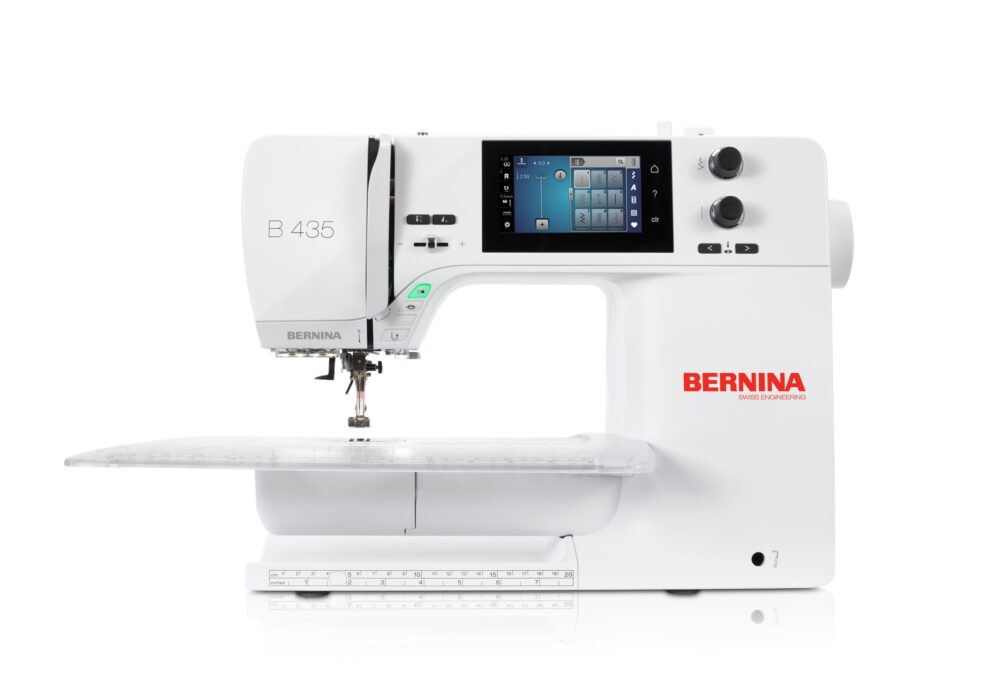 Machine à coudre BERNINA 435 Black Edition, électronique, avec bras libre, pied #50 et levier de genou FHS.