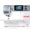 Machine à coudre BERNINA 480 blanche avec écran tactile couleur et large espace de couture
