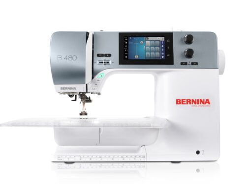 Machine à coudre BERNINA 480 blanche avec écran tactile couleur et large espace de couture
